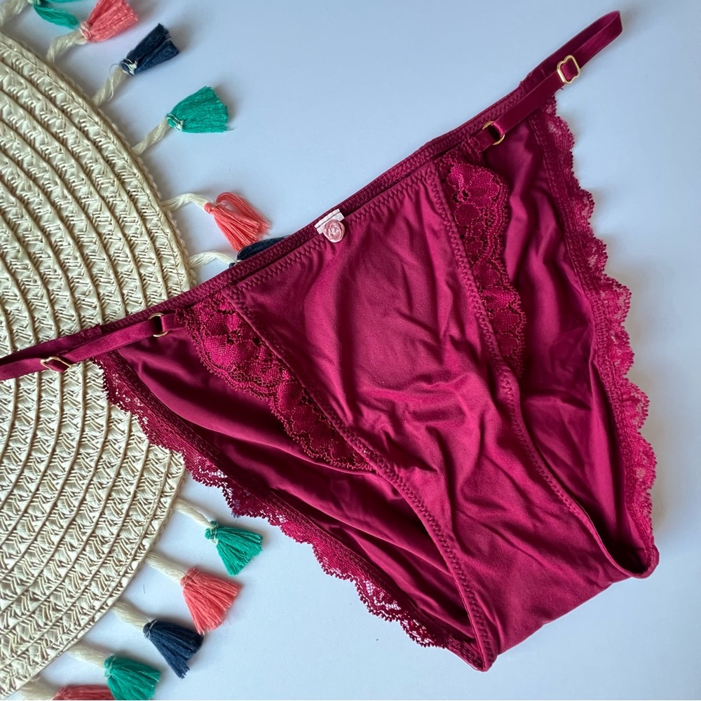 Victoria's Secret Dream Angels Lace Adjustable String Bikini Panty Red M NEW